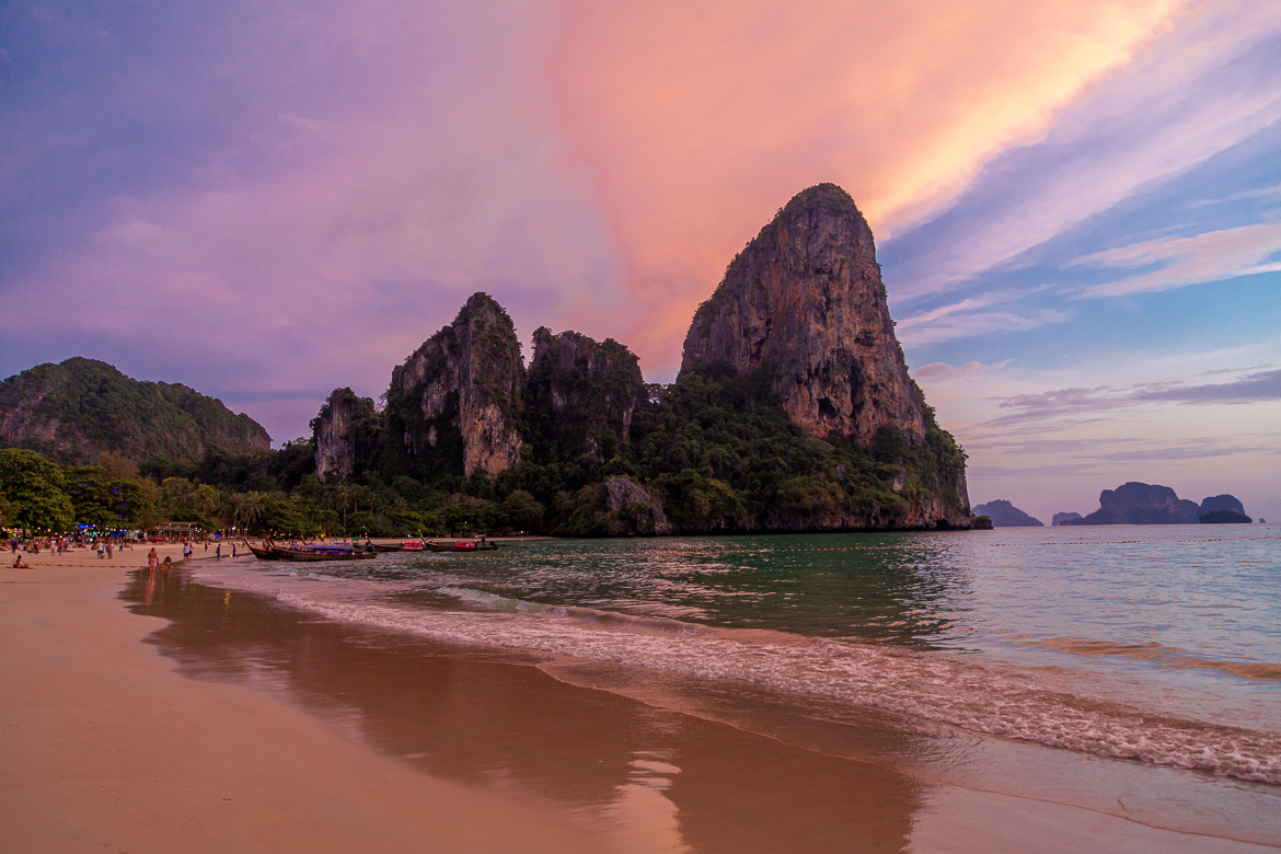 Por do sol incrível em Railay Beach Por do sol incrível em Railay Beach