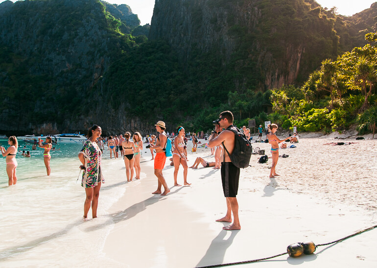 Pessoal aproveitando para fotografar em uma das praias mais famosas do mundo!