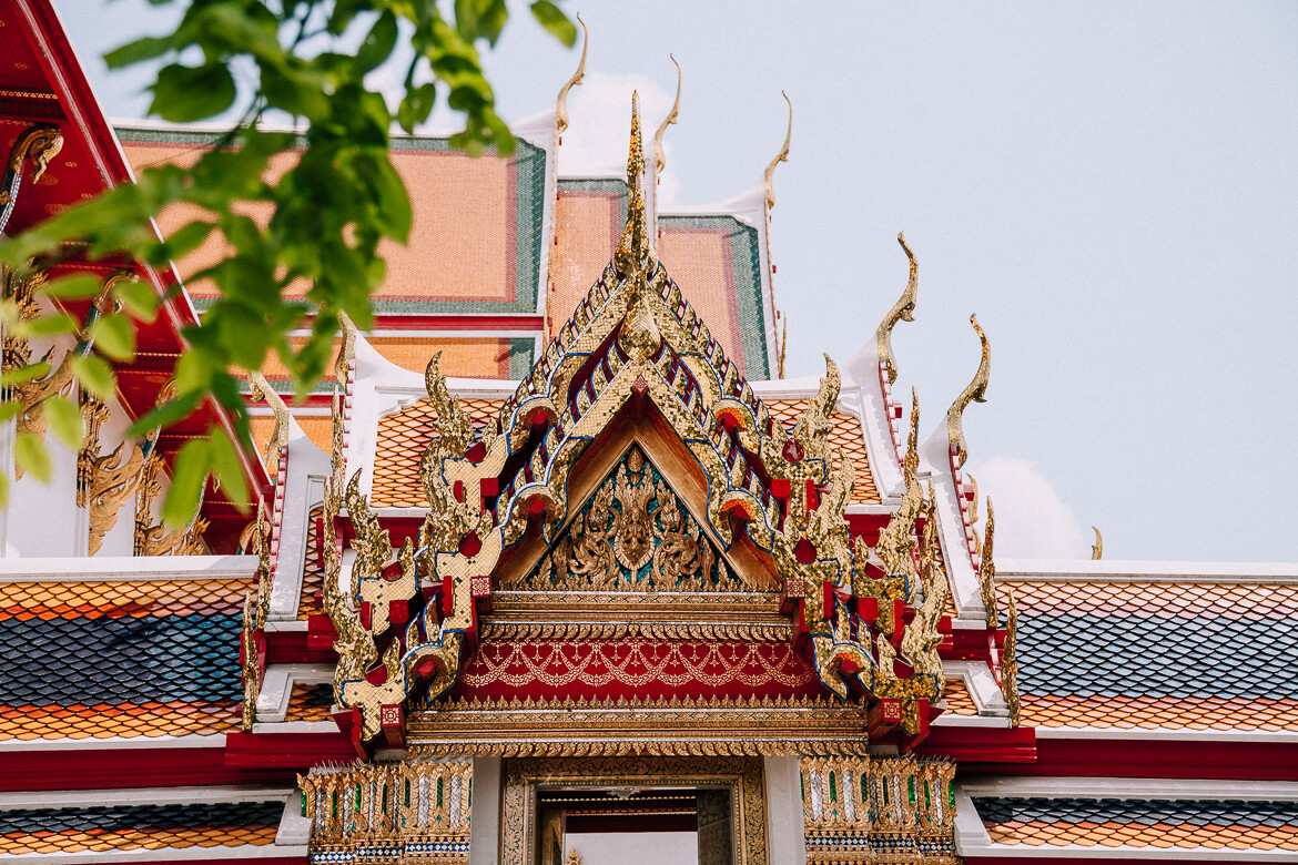 Onde ficar em Bangkok - detalhe de um templo budista