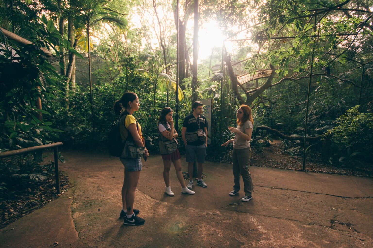 Andressa nos explicando detalhes sobre o Parque