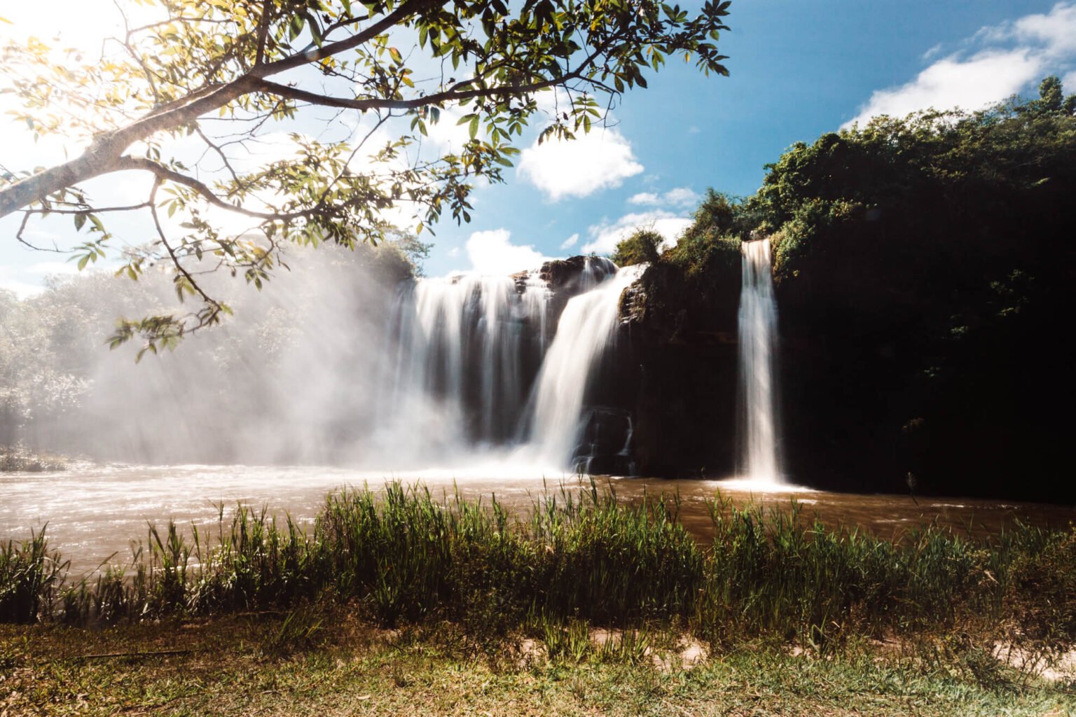 Cachoeira da Fumaça pela manhã - Carrancas MG