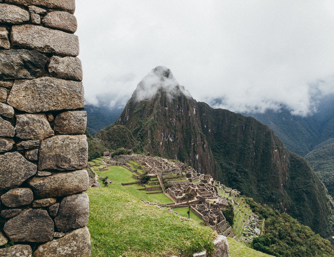 A cidade de Machu Picchu. Ao fundo, a Montanha Huayna Picchu