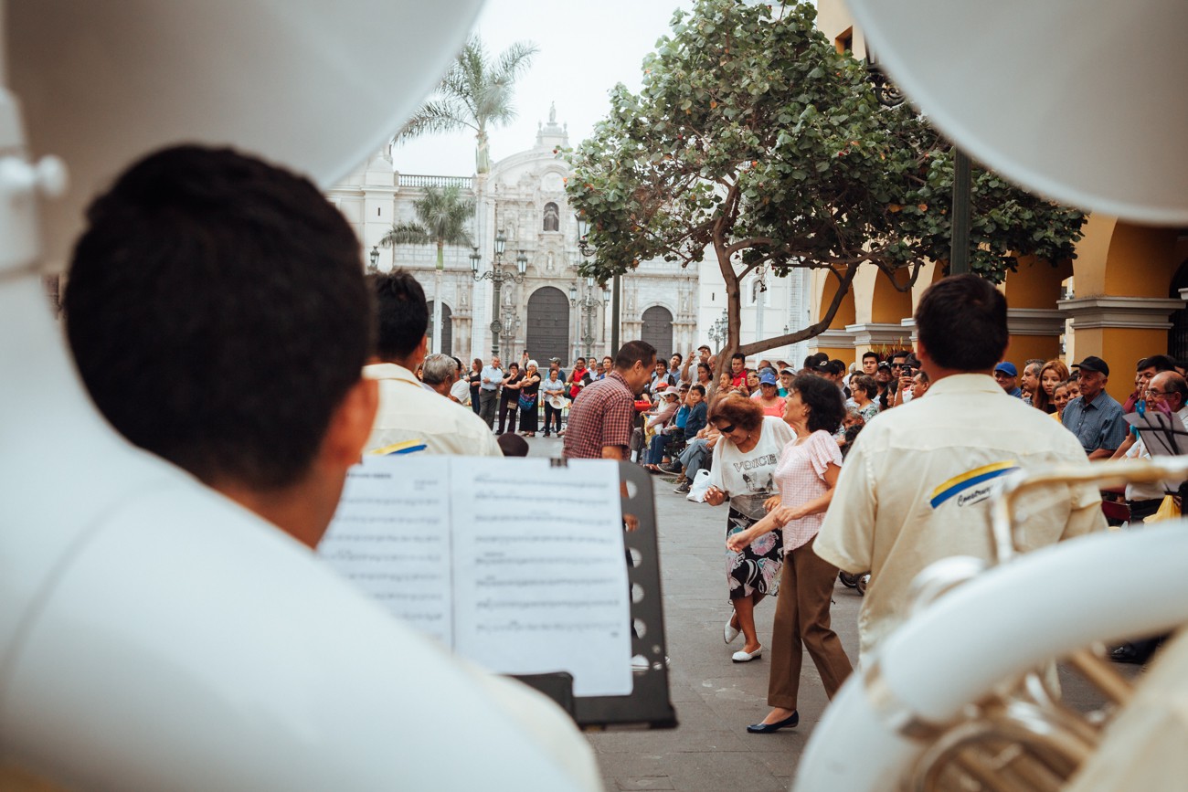 O que fazer em Lima, Peru: Mesmo em um dia de tensão, encontramos muita festa e alegria nas ruas de Lima