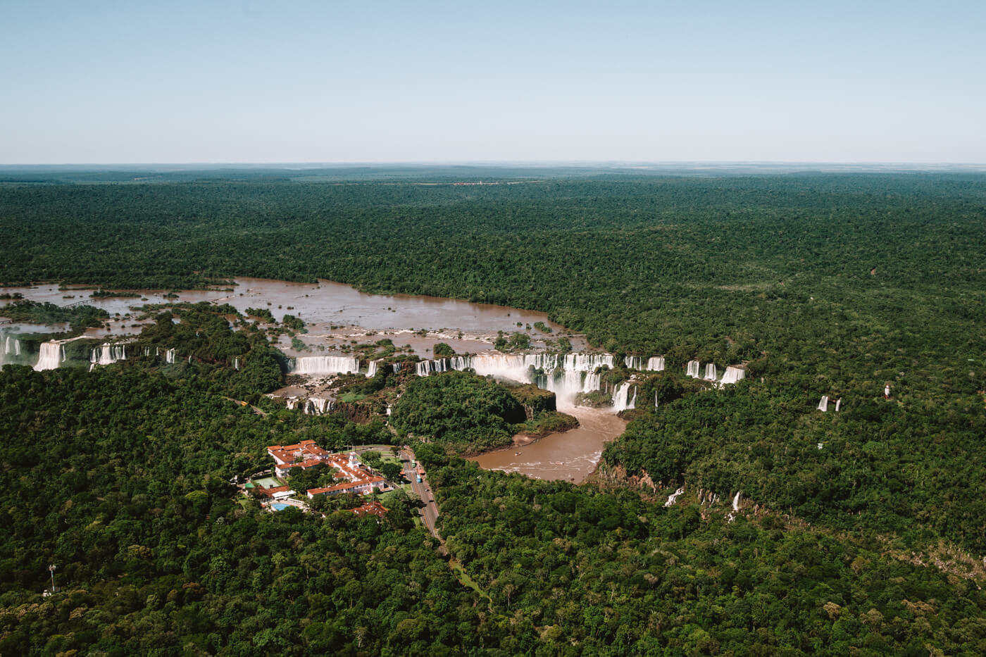 o que fazer em Foz do Iguaçu - Vista das Cataratas durante o voo de helicóptero com a Helisul