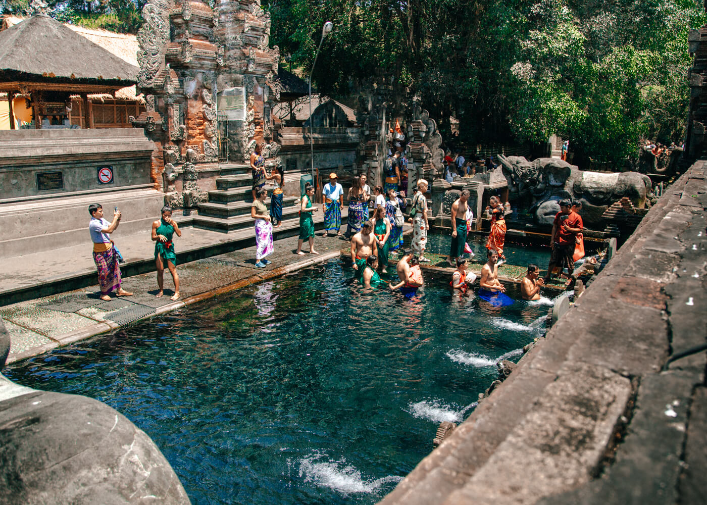 Duas das três piscinas sagradas do Templo Pura Tirta Empul.