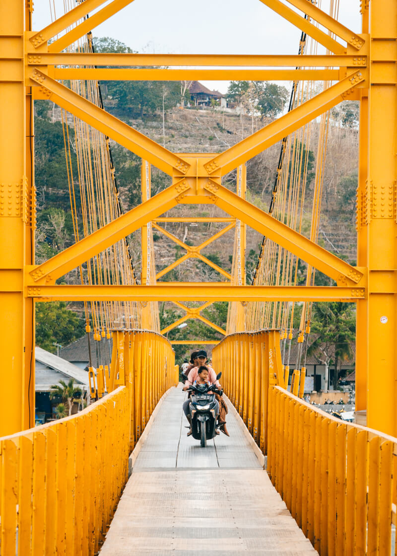 Nusa Ceningan e Nusa Lembongan - ponte amarela