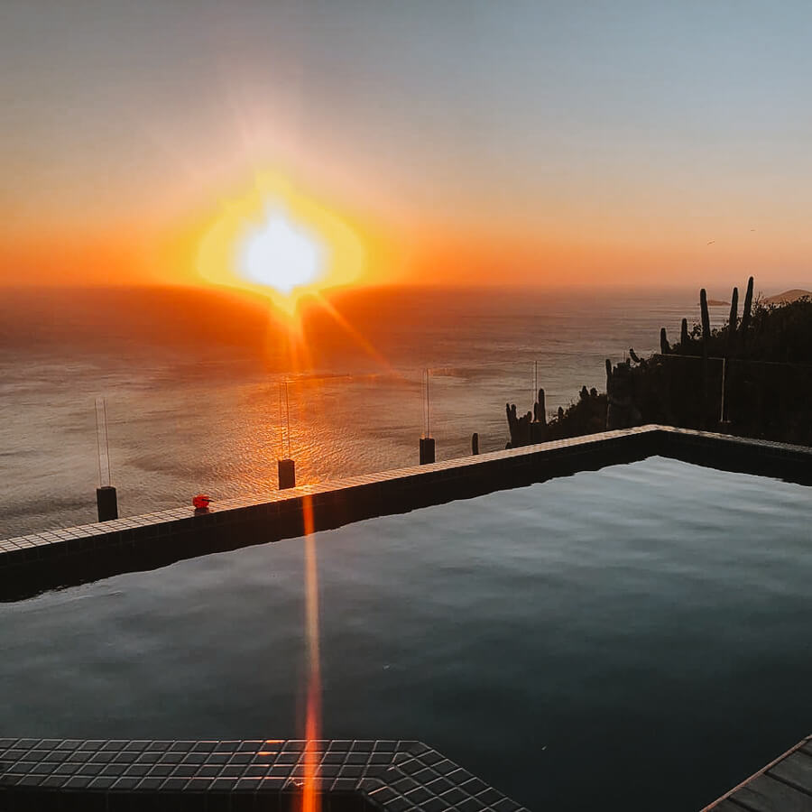 Airbnb em Arraial do Cabo: paraíso do pontal - por do sol na piscina